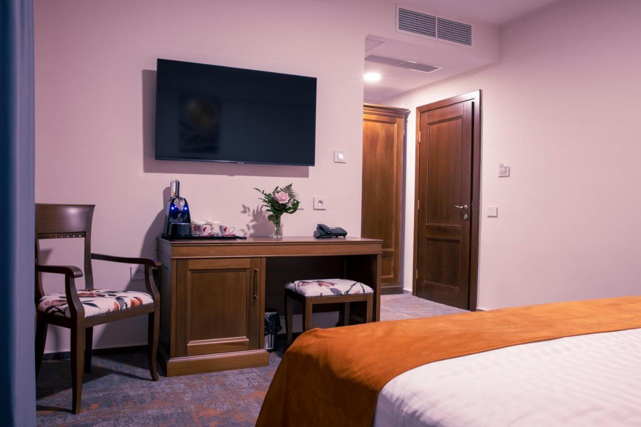 Hotel Aura Unirii Gyulafehérvár Kültér fotó