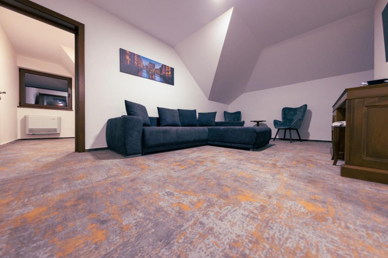 Hotel Aura Unirii Gyulafehérvár Kültér fotó